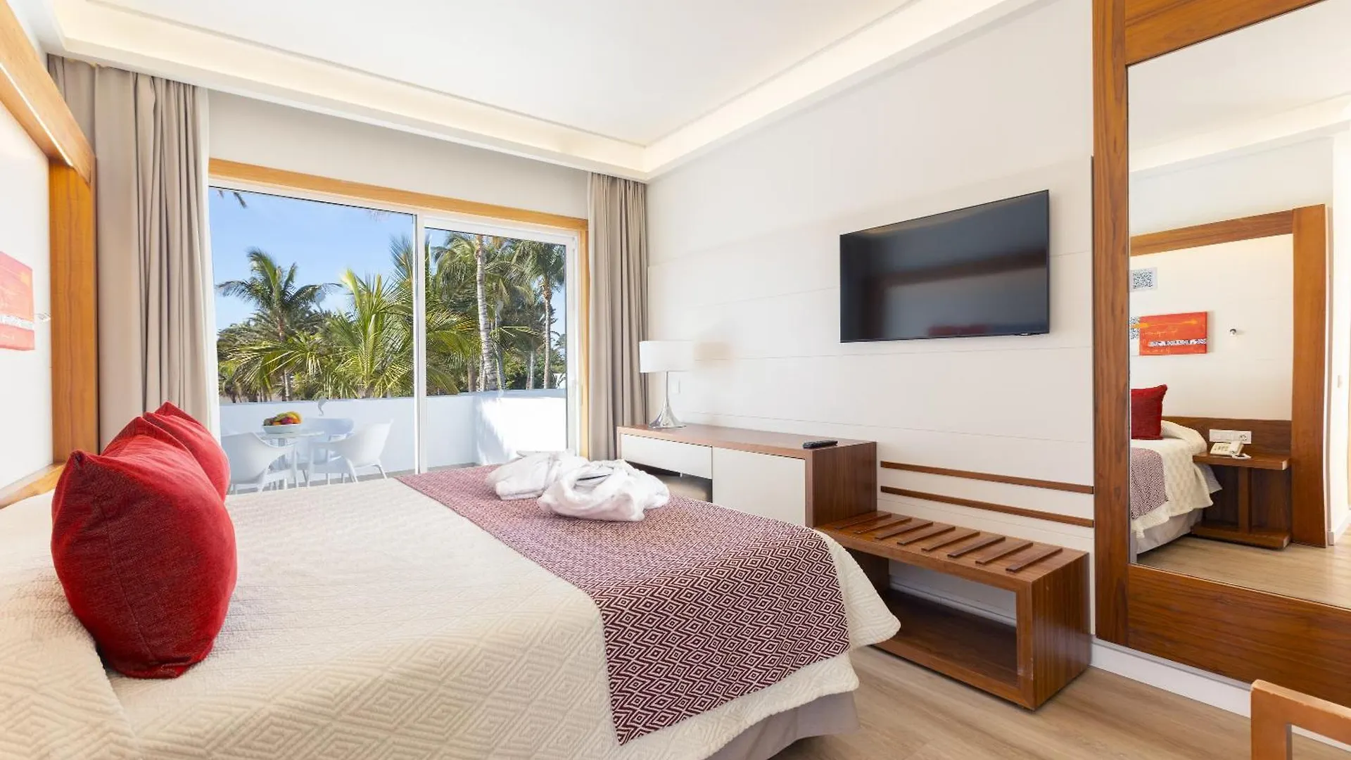 Hipotels La Geria Puerto del Carmen  4*, Puerto del Carmen (Lanzarote) España